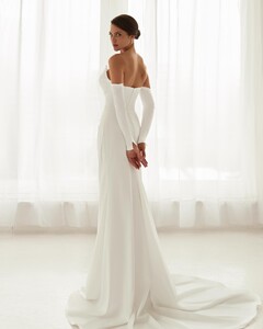 vierobridal_chicago_343604115_189951243885259_499526816240442058_n.jpg