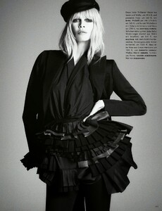 vogue-2014-03-12-187.thumb.jpg.dec0c69e7683eff10e13c56c09914439.jpg
