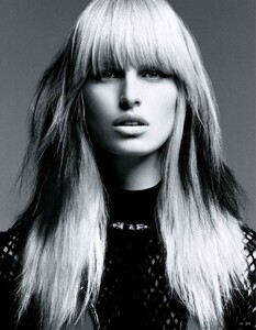 vogue-germany-april-2012-hairy-tales_(2).thumb.jpg.2cc709eac54fcf1046518942a44ae0b2.jpg