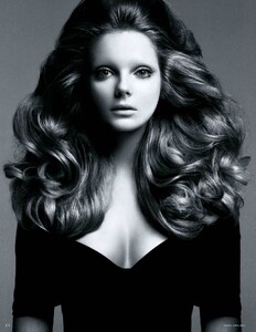 vogue-germany-april-2012-hairy-tales_(7).thumb.jpg.bd301f19ff8fb64158e8d41961b0df84.jpg