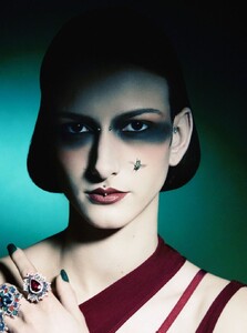 vogue-italia-01-2021_by_carlijn-jacobs4.thumb.jpg.66ae916fac1968a84189ca270fd13f3e.jpg