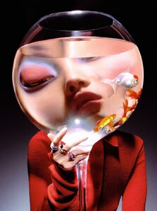 vogue-italia-01-2021_by_carlijn-jacobs7.thumb.jpg.1be949efa2e9de00a9d377a008b566c7.jpg