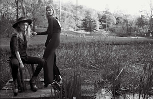 vogue-italia-october-2013_lose-in-the-country_(2).thumb.jpg.69379785f08dde5ad6f960114a8da91e.jpg