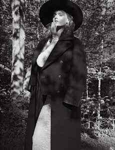 vogue-italia-october-2013_lose-in-the-country_(6).thumb.jpg.7b0508addaf496d81cdf6c03df2339e9.jpg