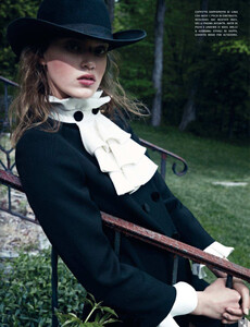 vogue-italia-october-2013_lose-in-the-country_(9).thumb.jpg.2de4727cd75cbdc2d29a47e40f2486ce.jpg