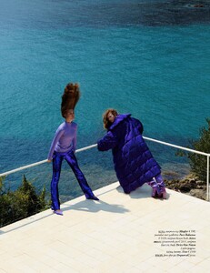 vogue-nl-09-2019_by_carlijn-jacobs4.thumb.jpg.bf738cf08206d06d76da869ccf8d97c7.jpg