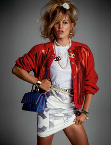 vogue-paris-02-2021_anna_by_inez-vinoodh8.thumb.jpg.f64ed74c54546715478f6c355a2caa79.jpg