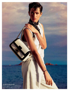 vogue-paris-02-2021_by_inez-vinoodh11.thumb.jpg.bbf61ab65022ddd6d09d52a639ba75f0.jpg