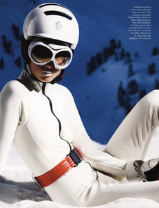 vogue-paris-10-2020_by_carlijn-jacobs10.thumb.jpg.c12acf6be503638126cb4852745e254e.jpg