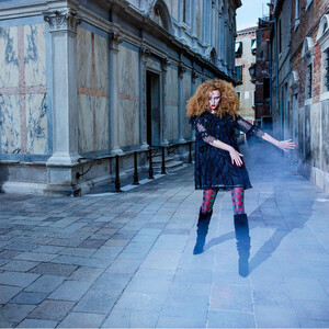 vogue-paris-11-2017_rianne_by-inez-vinoodh_(10).thumb.jpg.0c4602a4f6b1731e1f4c71993ea96ab5.jpg