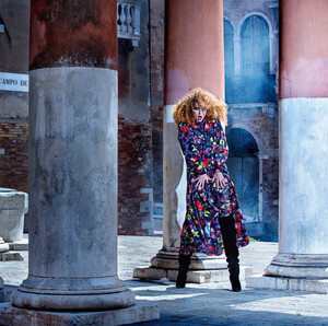vogue-paris-11-2017_rianne_by-inez-vinoodh_(17).thumb.jpg.4bad993f2be4b063f4e1547c2baf4680.jpg