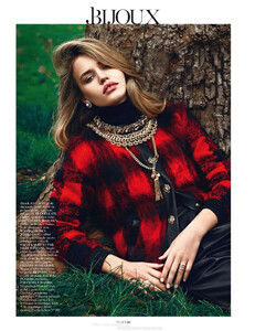 vogue-paris-2013-aout-92.thumb.jpg.affa588ef237572128afd7d1b36ae66c.jpg