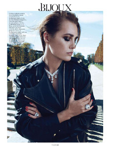 vogue-paris-2013-decembre-2012-janvier-122.thumb.jpg.2631debbe0d43fc7e277f094bf209061.jpg