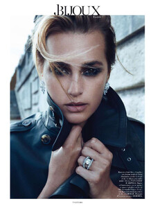 vogue-paris-2013-decembre-2012-janvier-124.thumb.jpg.b59584adbcceef13f46bdbc534e0ec5a.jpg