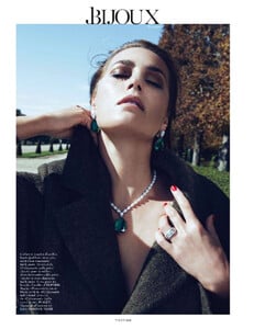 vogue-paris-2013-decembre-2012-janvier-130.thumb.jpg.59a14d94dd52a29962160fb5d7e68787.jpg