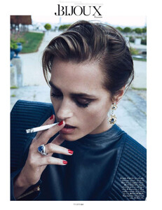 vogue-paris-2013-decembre-2012-janvier-132.thumb.jpg.81ce20bec45184e696264c5012433611.jpg