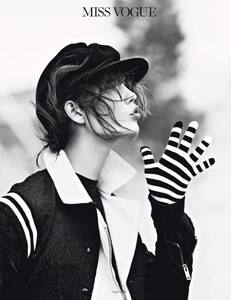 vogue-paris-2013-mars-275.thumb.jpg.99cd350608c9556d08f1c4dcc986c38f.jpg