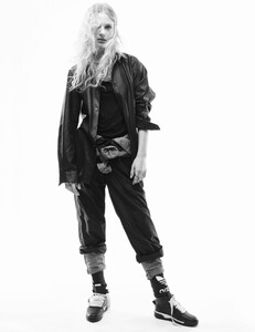 vogue-paris-february-2016_by-amy-troost_(7).thumb.jpg.e9e0ca35ef1e12c2b5312fe362c42835.jpg
