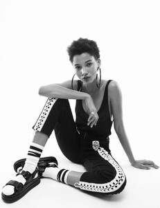 vogue-paris-february-2016_by-amy-troost_(8).thumb.jpg.8caa72822832775b3fb72970b3dadd90.jpg