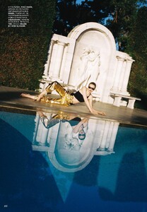 vogue-russia-07-2019_stella_by_carlijn-jacobs11.thumb.jpg.673ab96fd5c2ea37b14146490fee2cb3.jpg