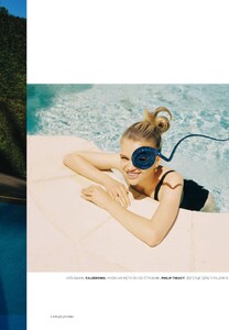 vogue-russia-07-2019_stella_by_carlijn-jacobs12.thumb.jpg.f19c6b8fe8f6d66ccedc954058804f26.jpg
