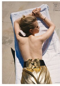 vogue-russia-07-2019_stella_by_carlijn-jacobs7.thumb.jpg.bd44465005910fafad5617b36fefad14.jpg