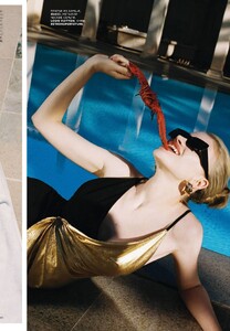 vogue-russia-07-2019_stella_by_carlijn-jacobs8.thumb.jpg.55194d02d41edc5e17d4ab7d10ab9f9f.jpg