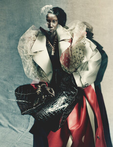 vogue-uk-04-2020_by_paolo-roversi6.thumb.jpg.6ffa782567d2d5ccb78b4fcd4aa5d7a0.jpg