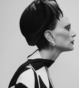 vogue-uk-11-2021_kristen_by_mert-marcus1.thumb.jpg.6e2c5ee21a796c574097a97f1a20ec19.jpg