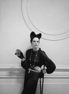 vogue-uk-11-2021_kristen_by_mert-marcus7.thumb.jpg.d142b1d23b7871da6305f7fc3a45c6d9.jpg