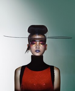 vogue-us-09-2020_mika_by_carlijn-jacobs1.thumb.jpg.a28562a42cf1a73afe7e4248d50a6266.jpg