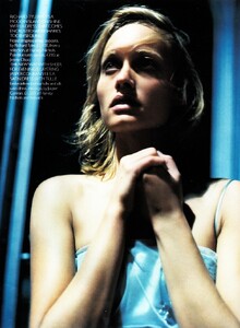 vogue_uk_may_1999_19.thumb.jpg.67da540ec3057a96ba6b8b6d58bb29c7.jpg