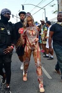 winnie-harlow-at-yard-mas-and-xodus-carnival-in-jamaica-04-16-2023-4.jpg