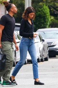 zendaya-and-tom-holland-out-for-lunch-in-los-angeles-05-25-2023-3.jpg