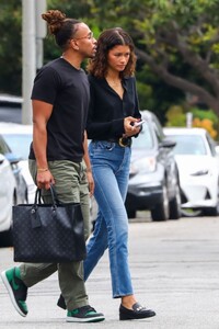 zendaya-and-tom-holland-out-for-lunch-in-los-angeles-05-25-2023-5.jpg