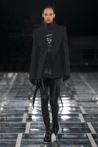 00001-givenchy-fall-2022-ready-to-wear-paris-credit-alessandro-lucioni-gorunway.thumb.jpg.d6b2fe30efe1b08090ed9e732ca46cbc.jpg