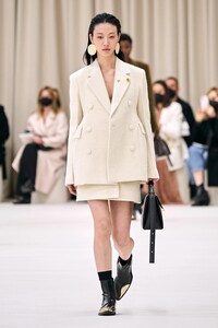 00001-jil-sander-fall-2022-ready-to-wear-milan-credit-alessandro-lucioni-gorunway.thumb.jpg.190fa7583bcc350a1659c0fc9b17ad21.jpg