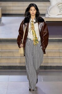 00001-louis-vuitton-fall-2022-ready-to-wear-paris-credit-filippo-fior-gorunway.thumb.jpg.cbb4c40cefd51c5d0f829866988e7cb5.jpg