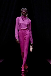 00012-lanvin-fall-22-ready-to-wear-paris-credit-brand.thumb.jpg.5718ae874574be75fdfcbca4e3ba280a.jpg