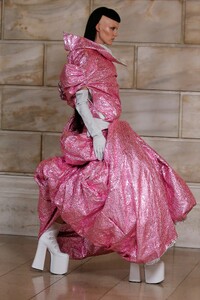 00013-marc-jacobs-fall-2022-ready-to-wear-credit-brand.thumb.jpg.6be93f1a14b959efd8a44eedeb497e66.jpg