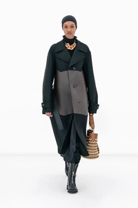00013-salvatore-ferragamo-fall-2022-ready-to-wear-milan-credit-brand.thumb.jpg.555065958253892c03331711789b4b49.jpg