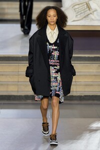 00017-louis-vuitton-fall-2022-ready-to-wear-paris-credit-filippo-fior-gorunway.thumb.jpg.d7c9d24e6ce58cd399248f10da1b9ccb.jpg