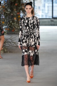 00019-Jason-Wu-Collection-Fall-22-RTW-New-York-credit-Alessandro-Lucioni-Gorunway.thumb.jpg.41297d764eb3e3ce0ee45d203a78394f.jpg