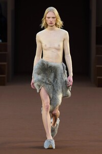 00020-loewe-fall-2022-ready-to-wear-paris-credit-filippo-fior-gorunway.thumb.jpg.27f676dbd9a09739c27c4a1e1e29270d.jpg