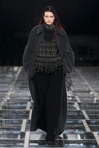 00021-givenchy-fall-2022-ready-to-wear-paris-credit-alessandro-lucioni-gorunway.thumb.jpg.692af257af3f5cd658dcc2bd6bf5ff3e.jpg