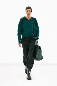 00021-salvatore-ferragamo-fall-2022-ready-to-wear-milan-credit-brand.thumb.jpg.65f4eee704705164b6be6b14a740a658.jpg
