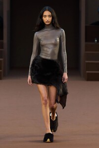 00023-loewe-fall-2022-ready-to-wear-paris-credit-filippo-fior-gorunway.thumb.jpg.a75cd7670c33060ce9d27769f66f0f1b.jpg