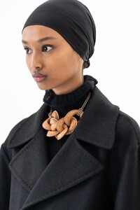 00025-savatore-ferragamo-details-fall-2022-ready-to-wear-milan-credit-gorunway.thumb.jpg.35e1d254ecaec70fd29b68bc22e69da4.jpg