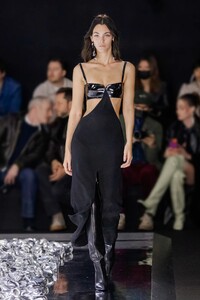 00034-courreges-fall-2022-ready-to-wear-paris-credit-brand.thumb.jpg.4f17c1fa8aa84bea976acadc3d1fc4dc.jpg