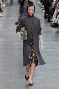 00039-fendi-fall-2022-ready-to-wear-credit-gorunway.thumb.jpg.46c2ec668674cf6787b3eb0f3dd5d9ee.jpg